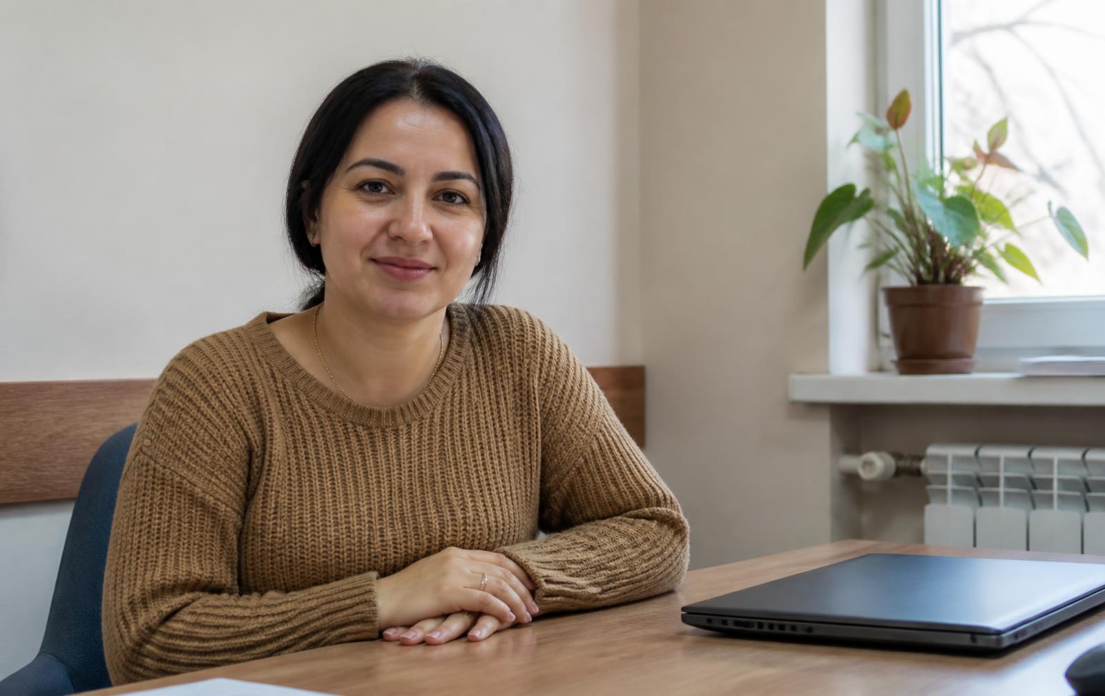 Antreprenor mulțumit la biroul său